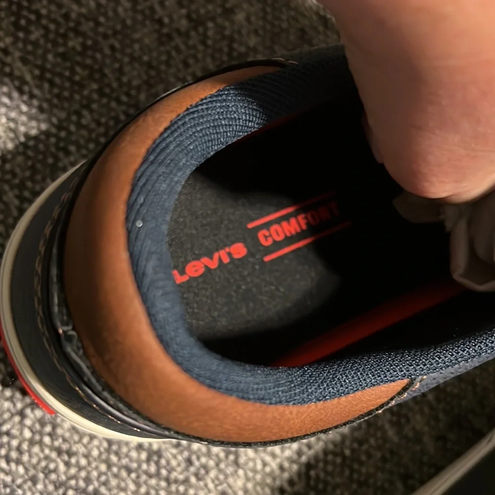 NWT Levi's Ethan Sneakers